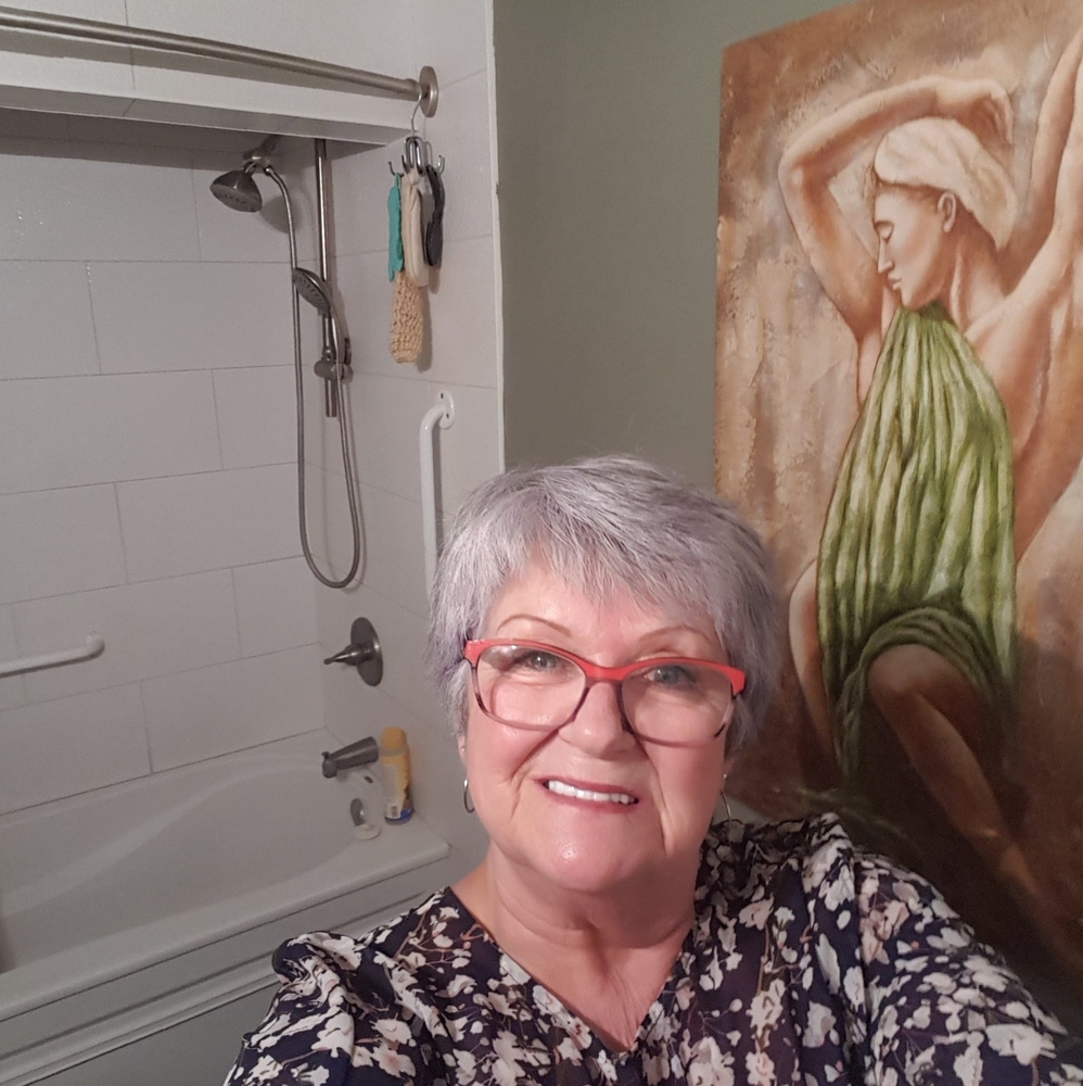 Meet your Posher, Elaine